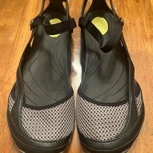 Teva Size 6.5 Black and Gray Mesh Sandals